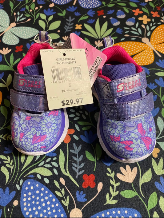 BNWT 5T Toddler Light Up Shoes, Shoes 5 (Walkers:12-24 mth)