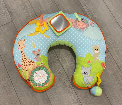 Sophie la girafe Tummy time cushion