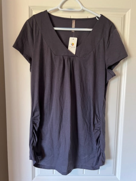 New thyme maternity shirt xl new with tags, Maternity XL (16-18)