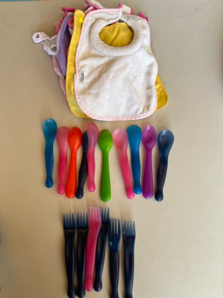 16 Feeding toddler utensils and  9 baby bibs