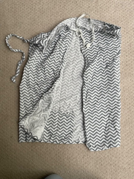 Nursing cover, grey and white strip