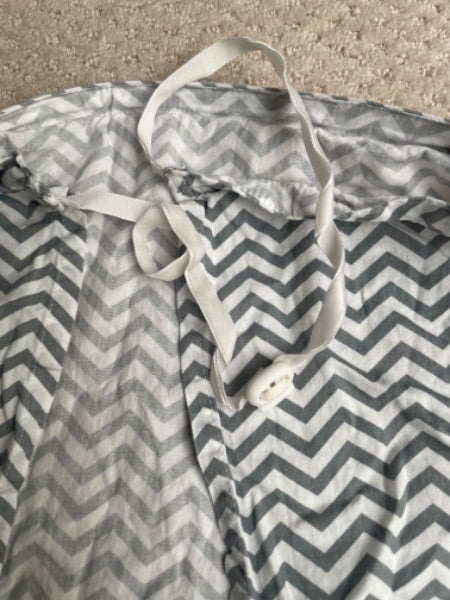 Nursing cover, grey and white strip