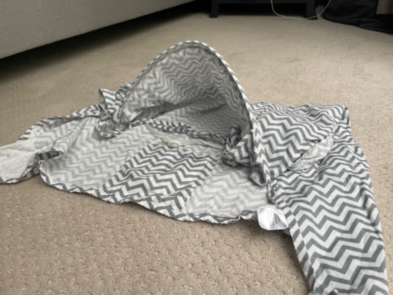 Nursing cover, grey and white strip