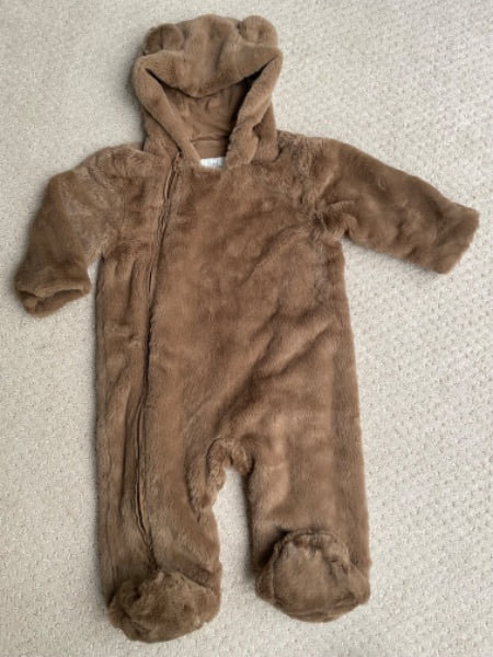 M&S 🇬🇧 -super soft brown bear snowsuit 6-9 months, Kids 9 Month (6-9M)