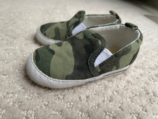 Gap, green camouflage loafers, 12-18 months, Shoes 4.5 (Walkers:12-24 mth)
