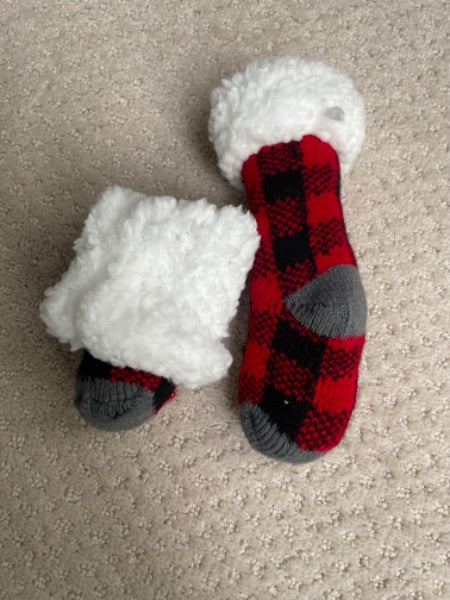 Red and black plaid knit socks with Sherpa fluffy lining , Shoes .5 (Baby: 0-12 mth)