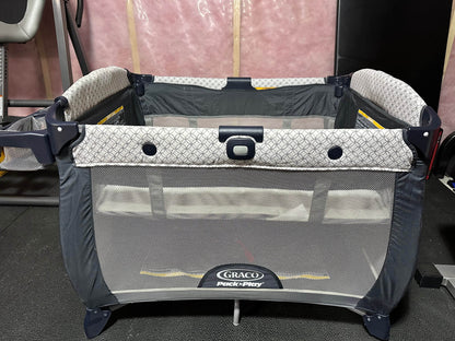 Graco Pack n’ Play Quick connect Portable Lounger Deluxe