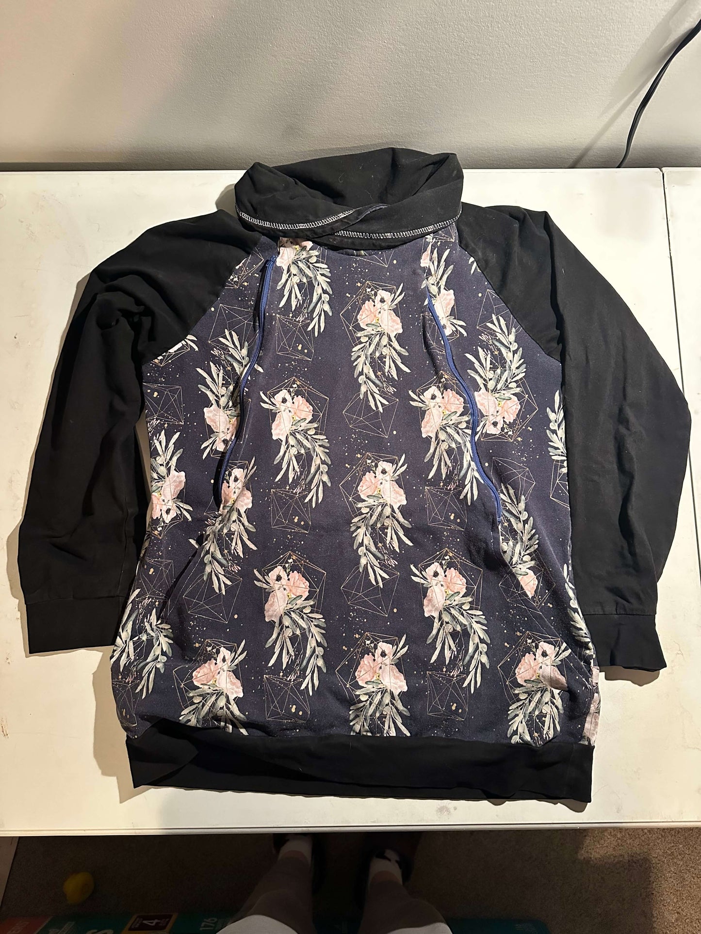 Nursing sweatshirt , Maternity S (4-6)