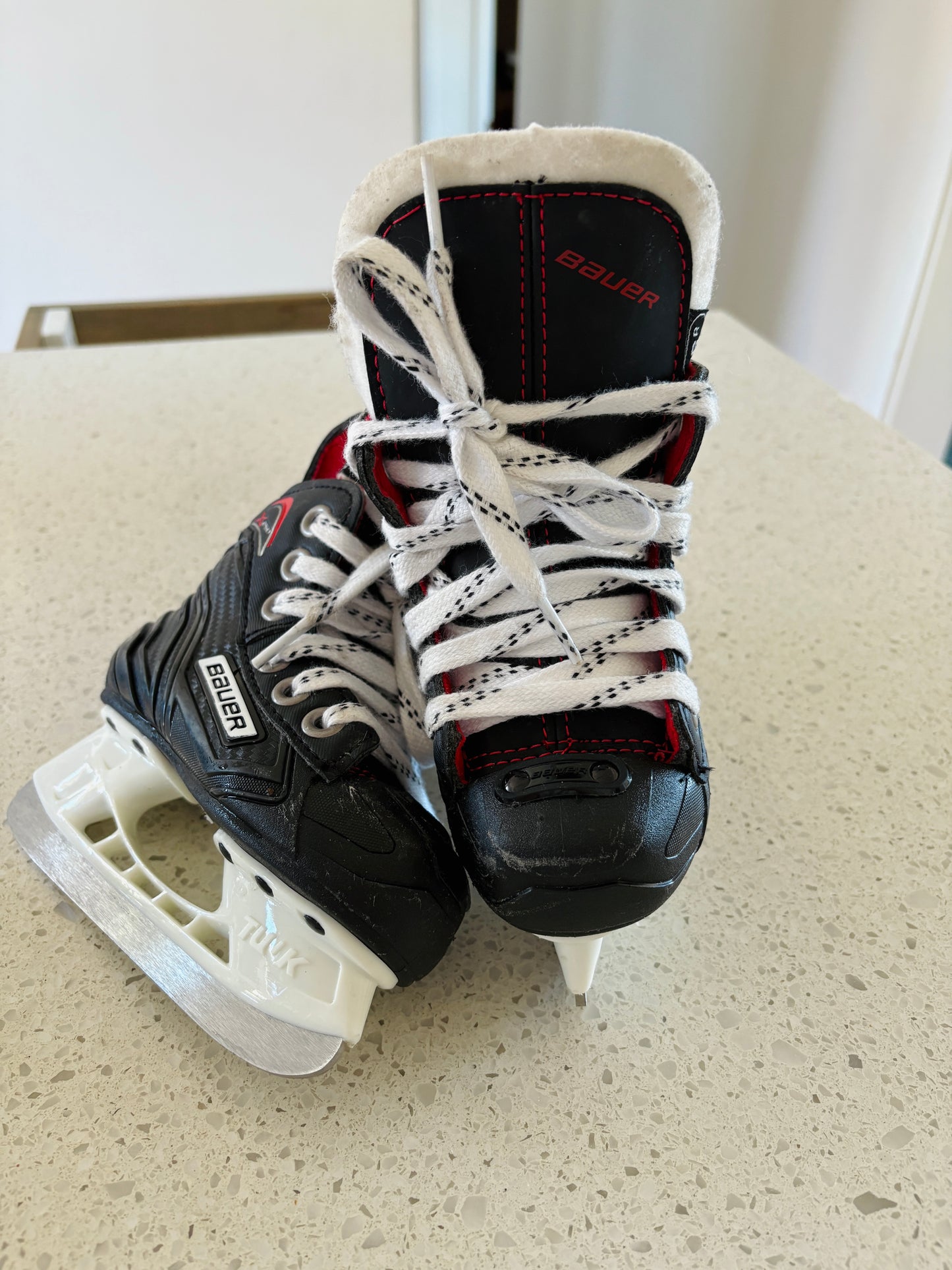 Bauer Vapor X250 Youth Hockey Skates MSRP: $69.99, Shoes 6 (Walkers:12-24 mth)