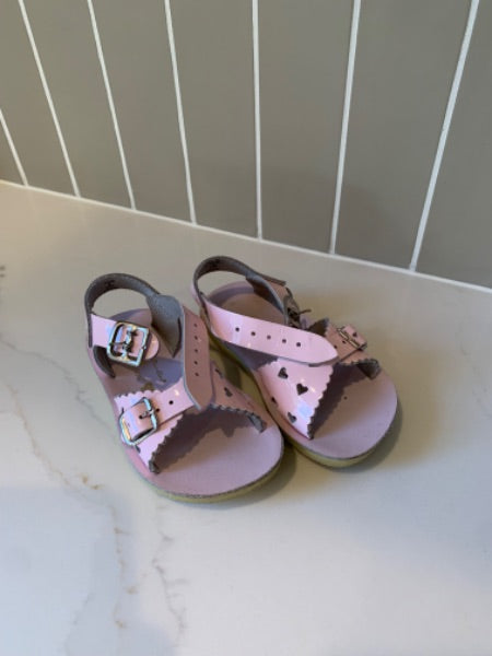 Saltwater pink sandles c6, Shoes 6 (Walkers:12-24 mth)