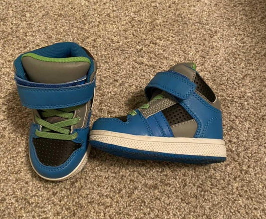 High tops size 4, Shoes 4 (Baby: 0-12 mth)