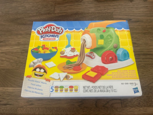 Play doh - noodle making mania NWT