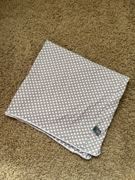 Breastfeeding cover, grey polka dots