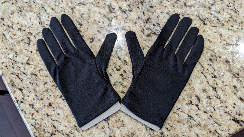 Elegant or costume gloves. For youth (adolescent to young teen), Kids 14