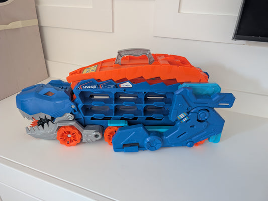 Hot Wheels City Ultimate Hauler, Transforms into a T-Rex with Race Track, Stores 20+ Cars