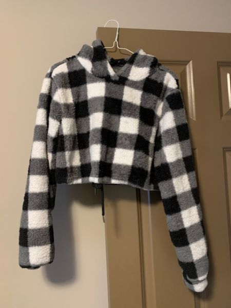 Black and White checkered Crop Sweater.  Shein. Large.