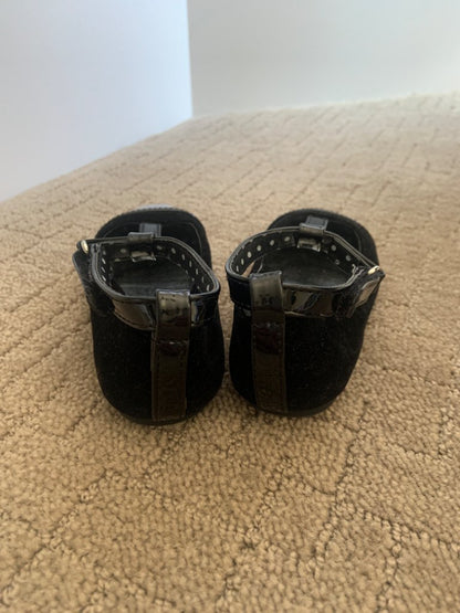 Joe Fresh size 6 black velvet/ gloss leather dress flat with straps, Shoes 6 (Walkers:12-24 mth)