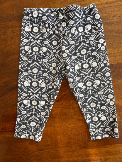 Carter’s B&W three piece outfit 9 months, Kids 9 Month (6-9M)