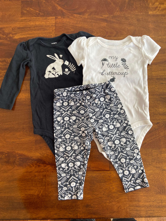 Carter’s B&W three piece outfit 9 months, Kids 9 Month (6-9M)