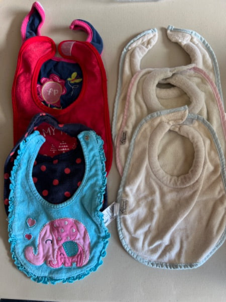 Bundle of 7 bibs