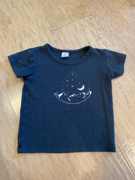 Little & Lively Mountain t-shirt size 1/2, Kids 2T