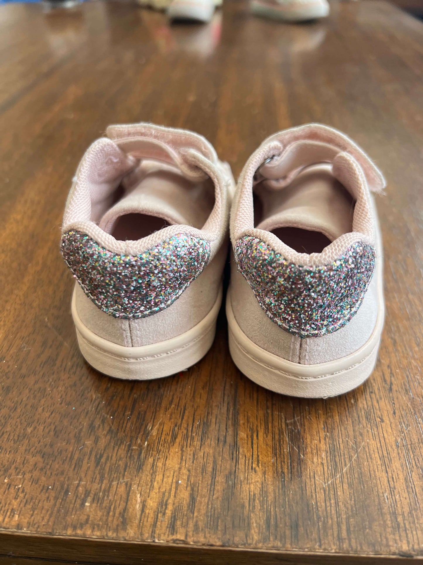 H and m size 6 runners, Shoes 6 (Walkers:12-24 mth)