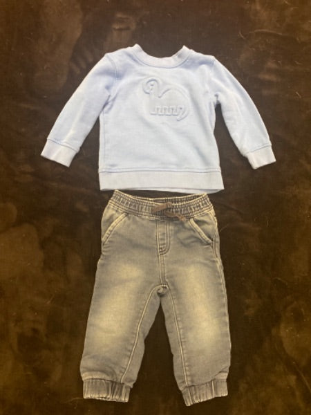 Size 12-18 month Dino sweatshirt and jeans. Joe fresh, Kids 18 Month (12-18M)