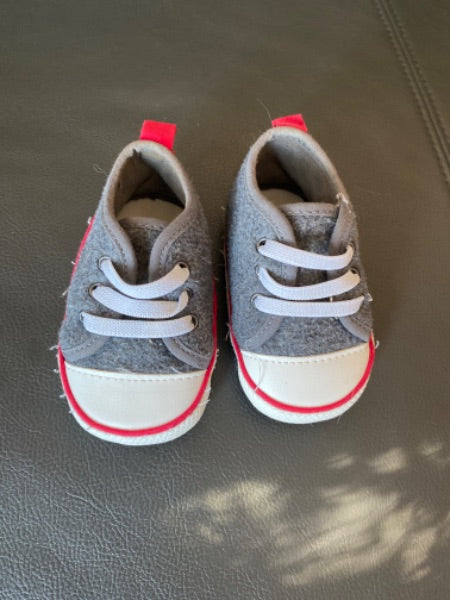 Joe Fresh Size 2 pull on baby shoes, Shoes 2 (Baby: 0-12 mth)