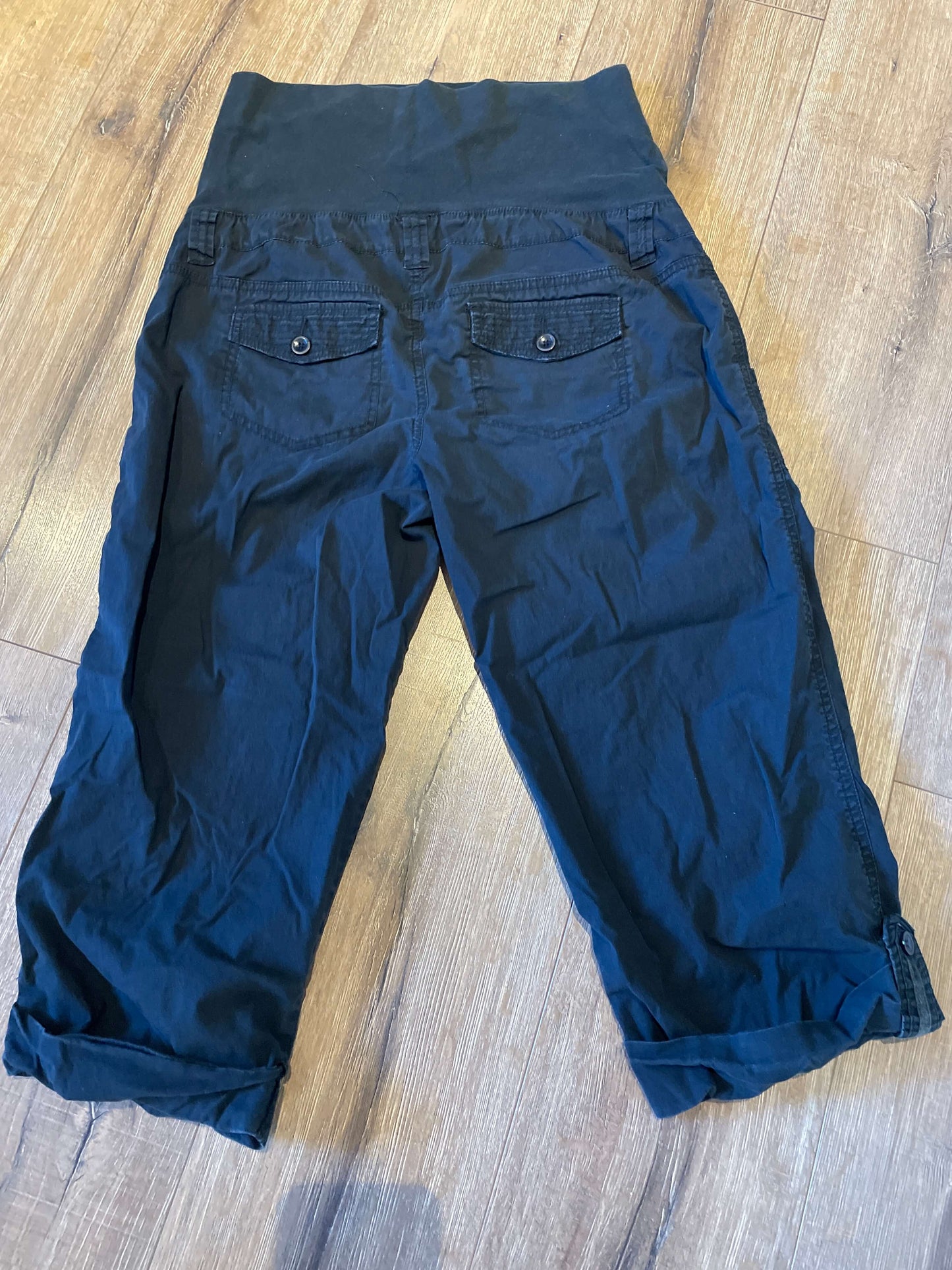 Maternity lightweight capris size small, Maternity S (4-6)