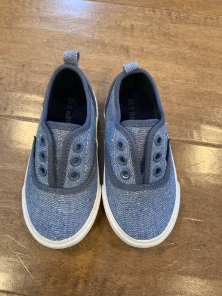 Never Worn Slip Ons. old Navy 6T, Shoes 6 (Walkers:12-24 mth)