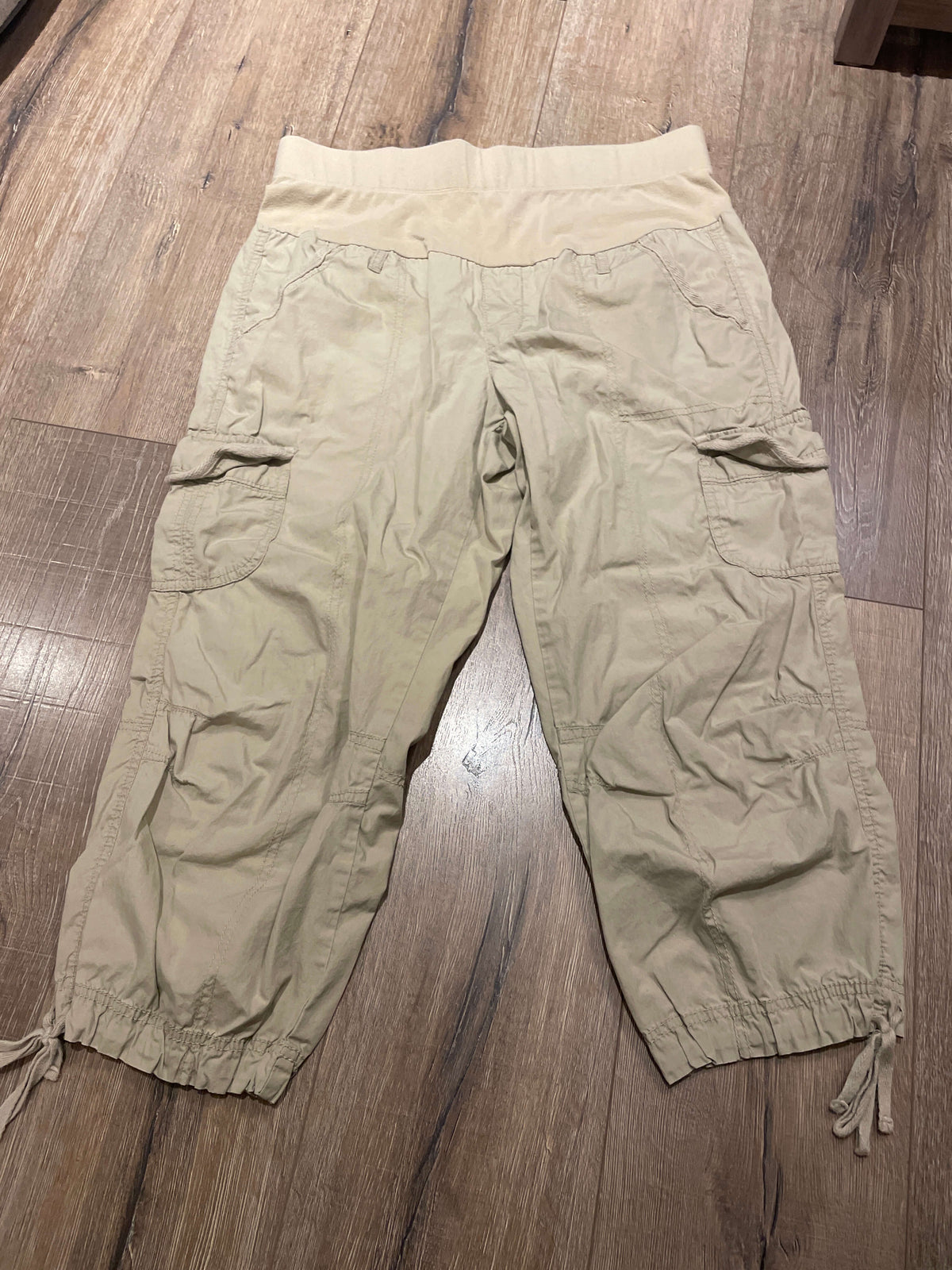 Maternity cotton cargo capris, Maternity M (8-10)
