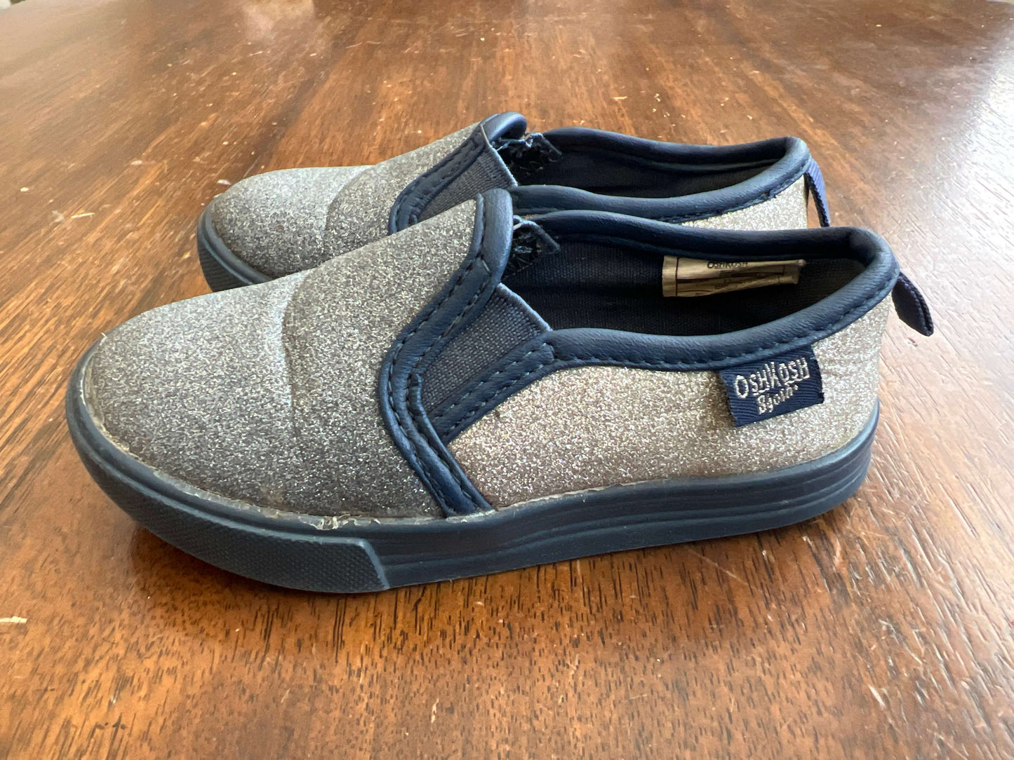 Osh Kosh size 7 runners with sparkles retails $35, Shoes 7 (Walkers:12-24 mth)