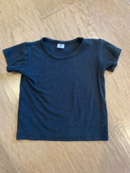 Black Little & Lively Tshirt size 1/2, Kids 2T