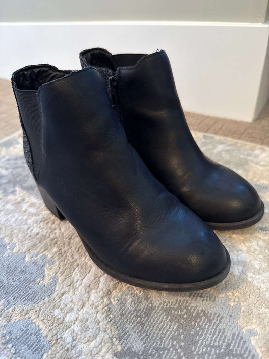 Mia size 3 black sparkly back short boots , Shoes 3 (Kids:4-8yr)