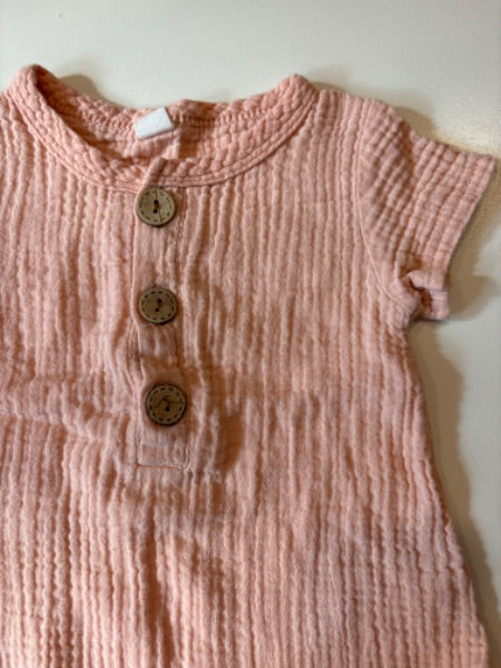 12-18m (size 80) pinky peach color romper with wooden buttons