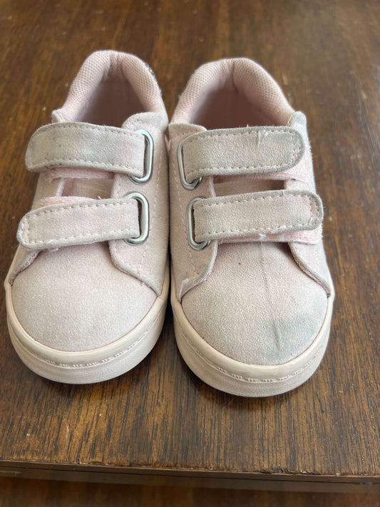 H and m size 6 runners, Shoes 6 (Walkers:12-24 mth)