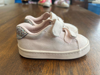 H and m size 6 runners, Shoes 6 (Walkers:12-24 mth)