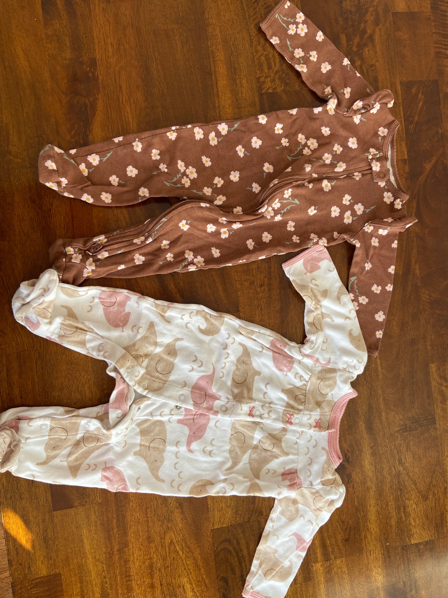 2 Carter’s sleepers 9 months, Kids 9 Month (6-9M)