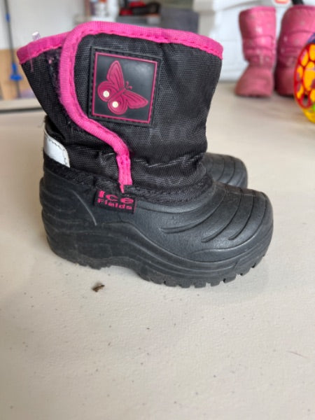 Size 5 Black winter boots , Shoes 5 (Walkers:12-24 mth)