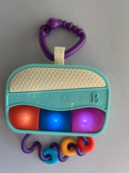 B baby piano rattler where keys light up no sound