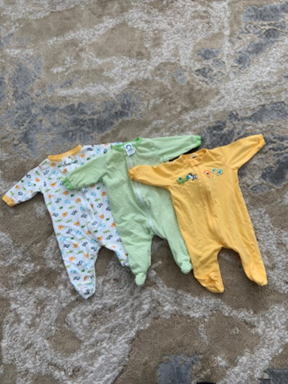 Gerber size 0-3 m neutral colour sleepers + swaddle me sack, Kids 3 Month (0-3M)