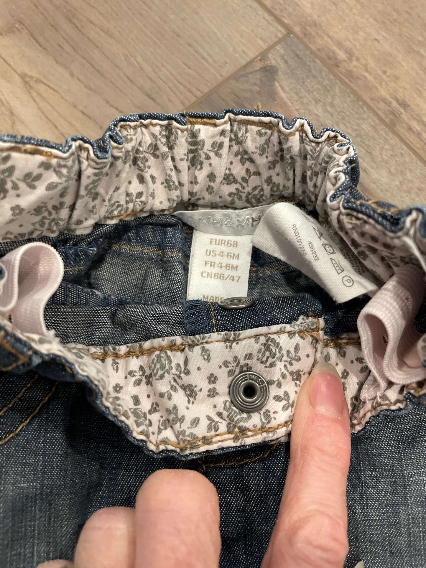 H&M 4-6 month Jean skirt , Kids 6 Month (3-6M)