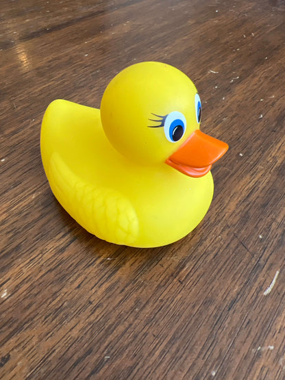 Munchkin Baby duck for bath tells temperature