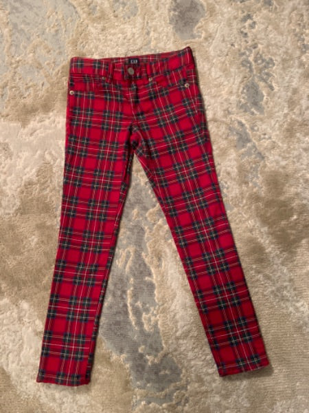 Gap size 6 red with tartan pattern