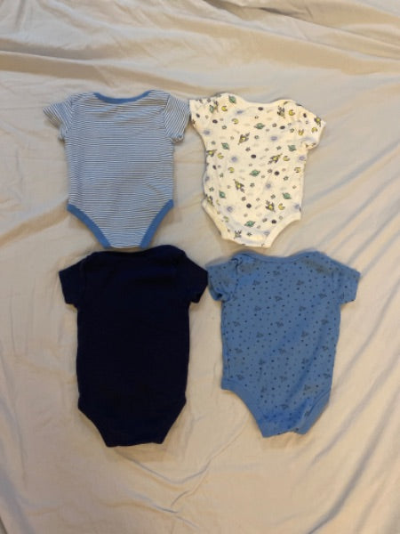 Set of 4 tshirt onesies. 9 month Space Themed, Kids 9 Month (6-9M)