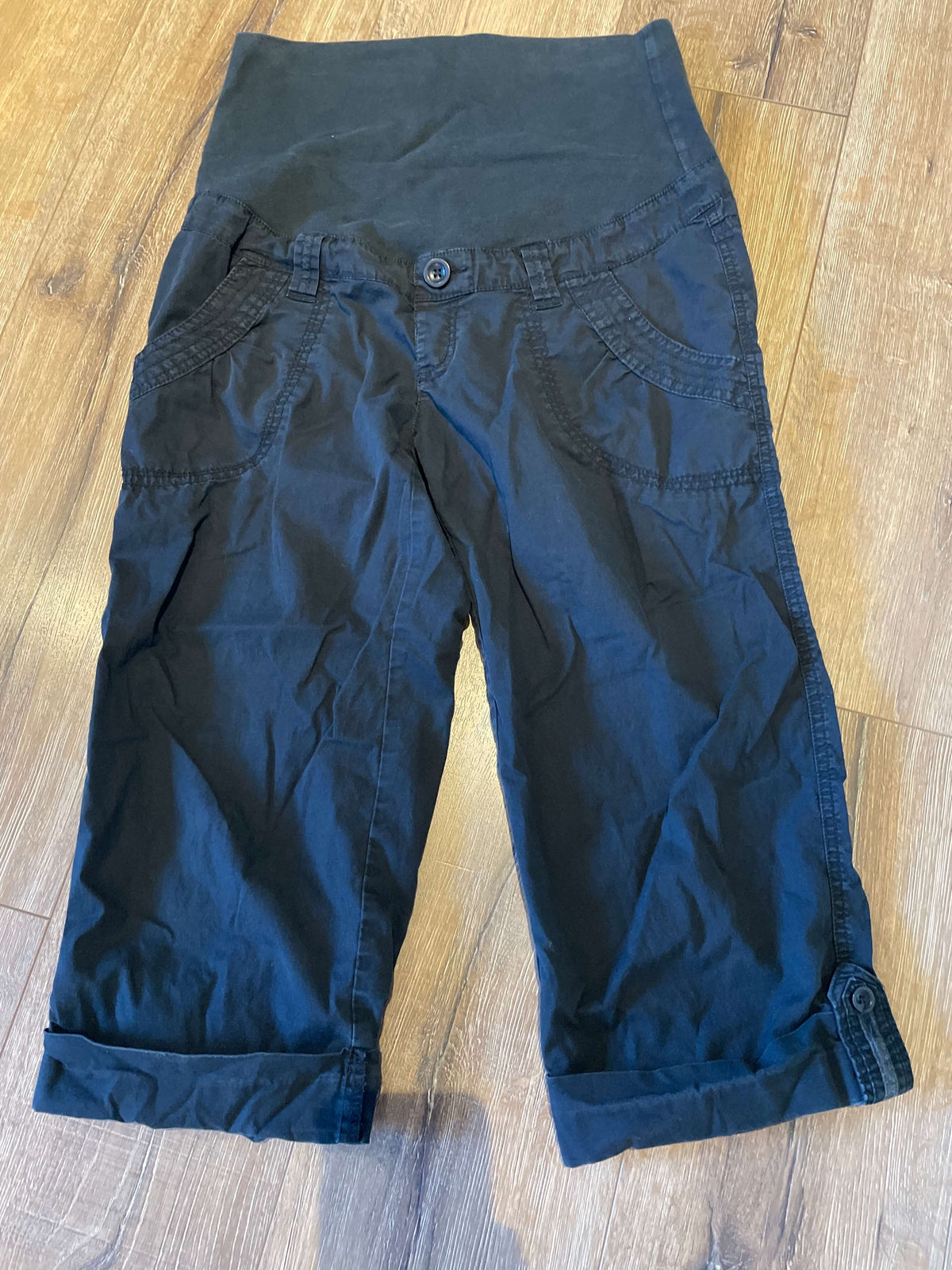 Maternity lightweight capris size small, Maternity S (4-6)
