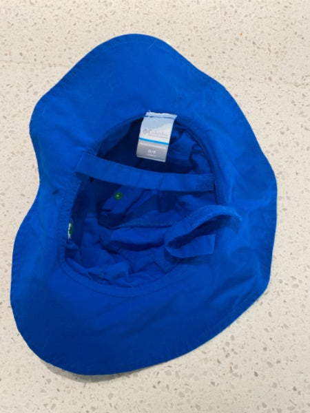 Small Columbia bucket hat with strap