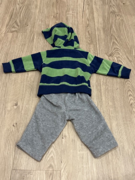 VGUC, Carter's fleece outfit, size 3mos, Kids 3 Month (0-3M)