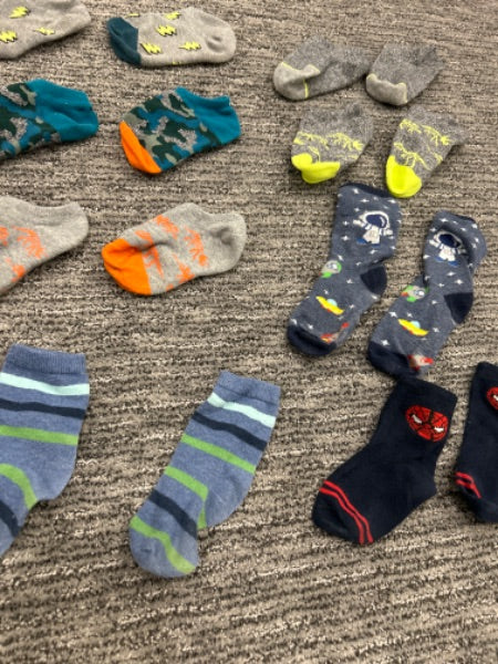 9 pairs of preloved boys age 2-3 socks