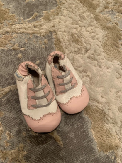 Robeez size 9-12m  pink and white slip on, Shoes 3 (Baby: 0-12 mth)
